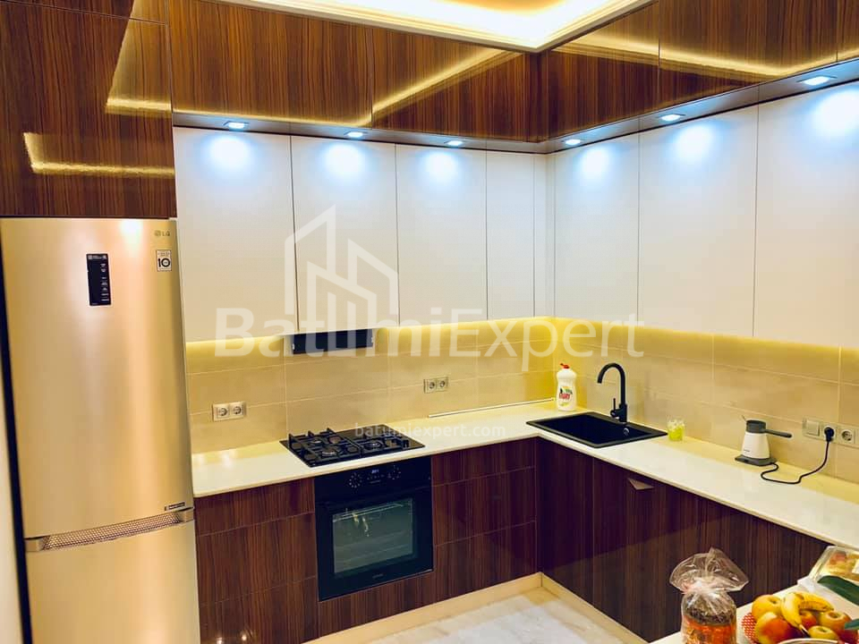 شقة سكنية 102 متر مربع - ايليا تشافتشافادزه, Batumi, جورجيا