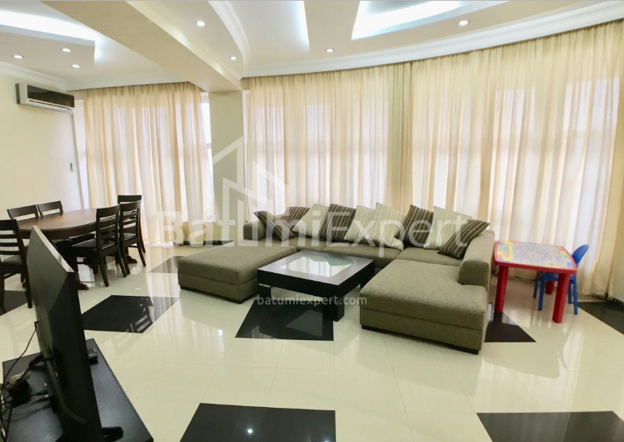 شقة سكنية 160 متر مربع - زورابا جورجيلادزه, Batumi, جورجيا